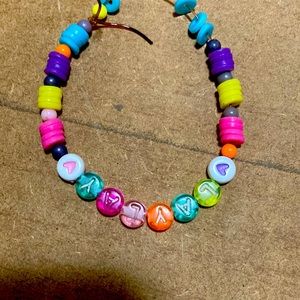 The bracelet is stretchy and it is cute💗